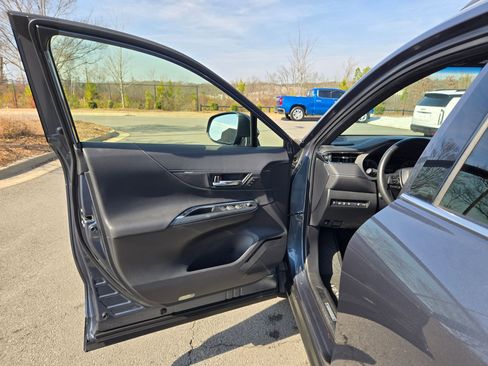 Used 2021 Toyota Venza Limited image 22