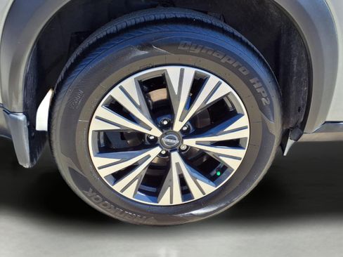 Used 2023 Nissan Rogue SV image 9