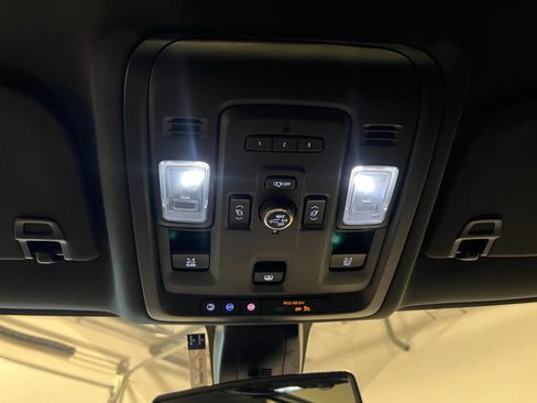 Used 2022 GMC Yukon XL AT4 image 22