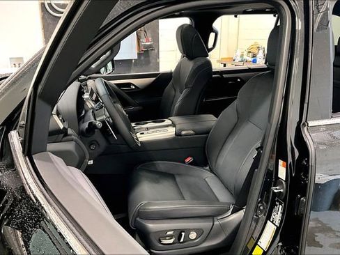 Used 2025 Lexus LX 600 F Sport w/ Accessory Package (Z1) AWD/4WD image 21