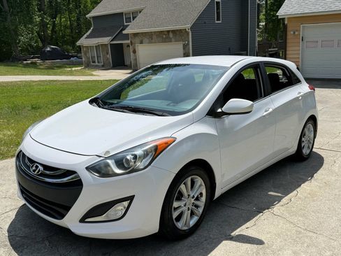 Used 2015 Hyundai Elantra GT FWD image 19