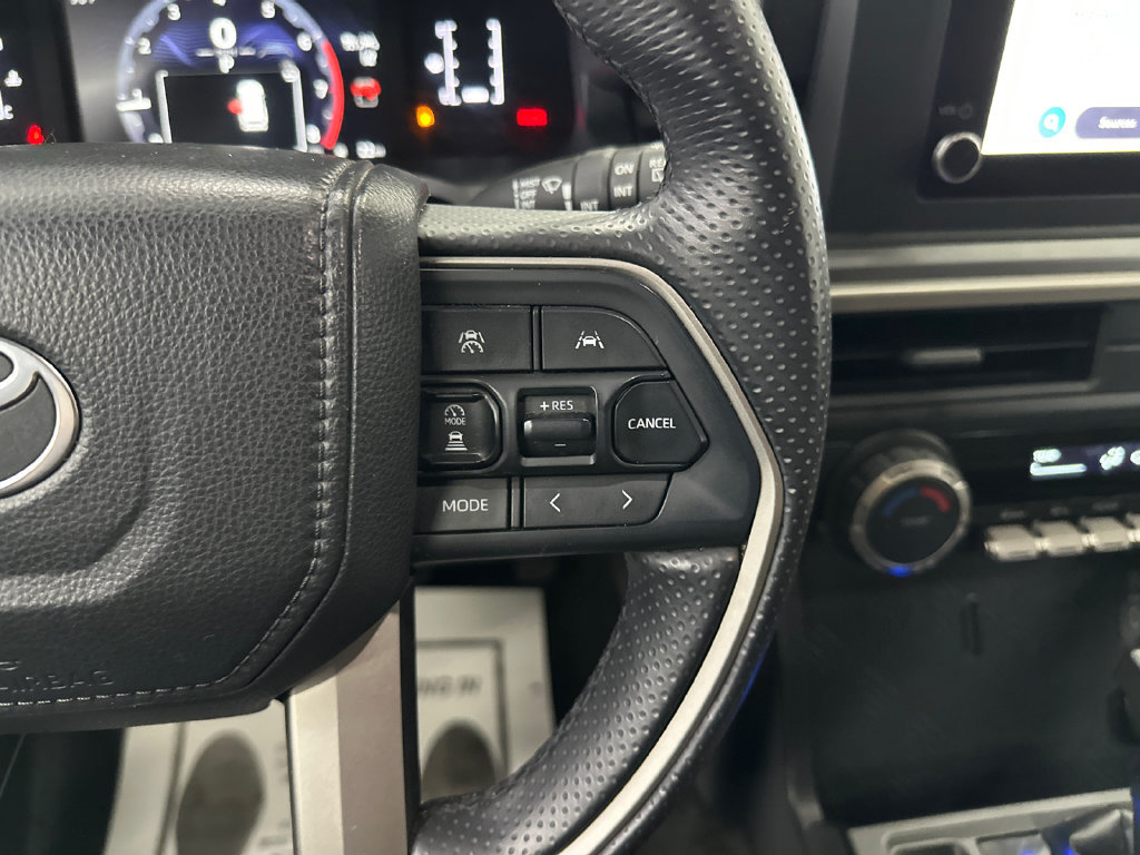 Used 2025 Toyota 4Runner SR5 AWD/4WD image 25