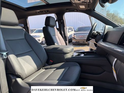 Used 2026 Chevrolet Suburban Z71 w/ Comfort Package image 27