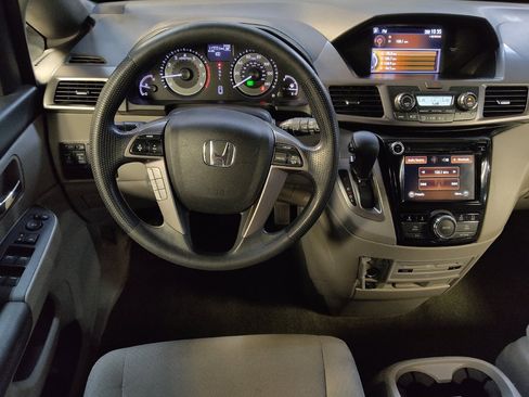 Used 2017 Honda Odyssey SE image 22
