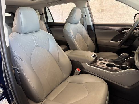 Used 2022 Toyota Highlander Platinum image 56