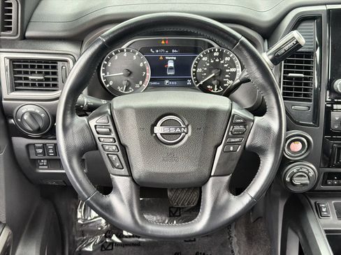 Used 2023 Nissan Titan SV w/ SV Convenience Package AWD/4WD image 14