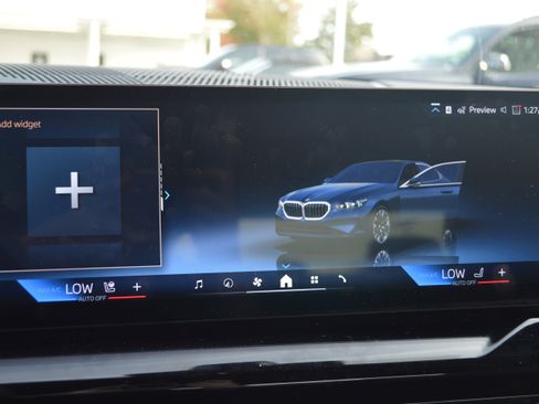 Used 2025 BMW 530i xDrive w/ Premium Package image 17