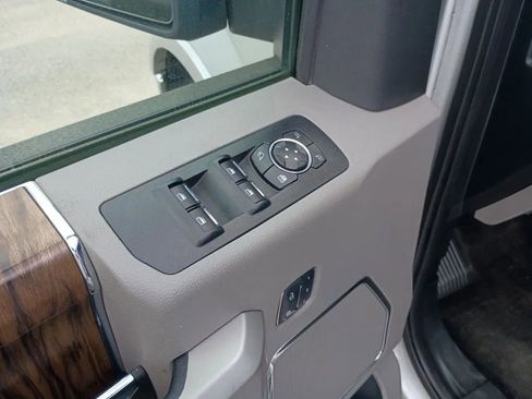 Used 2018 Ford F150 Lariat image 10