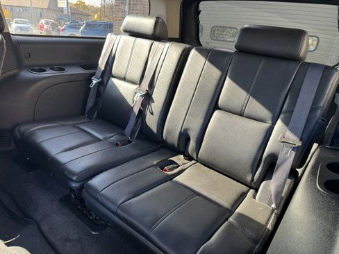 Used 2011 Chevrolet Suburban LT image 12