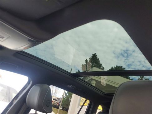 Certified 2024 Volkswagen Tiguan SE R-Line image 19