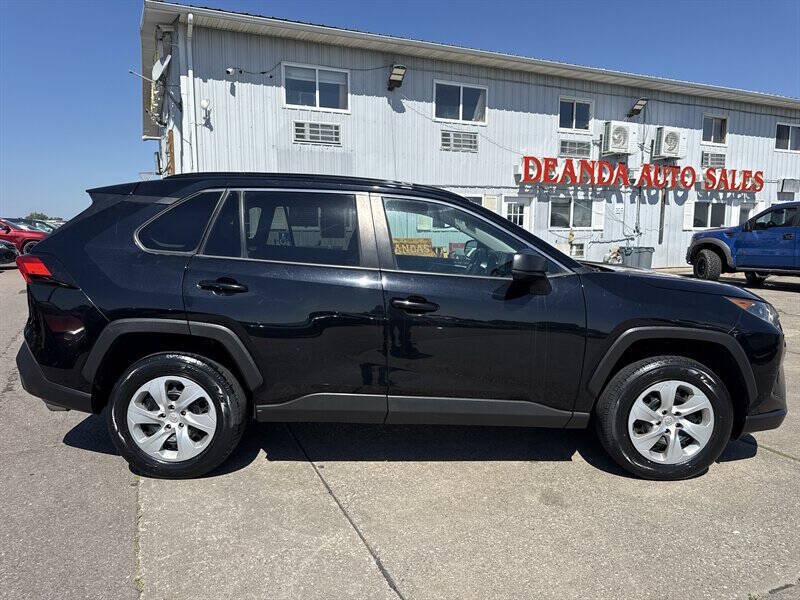Used 2021 Toyota RAV4 LE AWD/4WD image 9