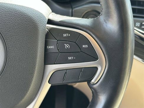 Used 2021 Jeep Grand Cherokee Limited image 19