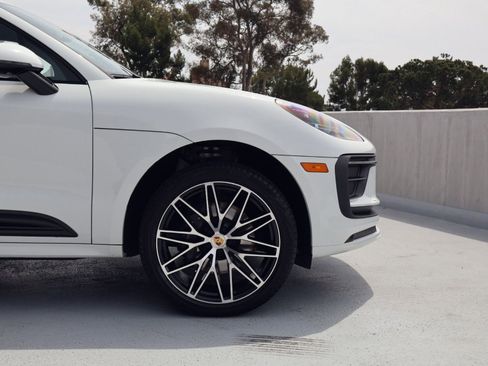 Certified 2025 Porsche Macan image 11