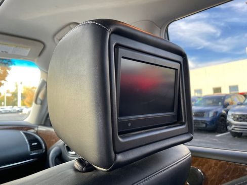 Used 2017 INFINITI QX80 4WD w/ Driver Assistance Package image 14