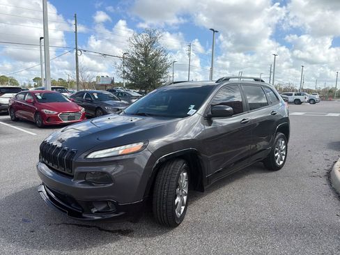 Used 2018 Jeep Cherokee Latitude image 3