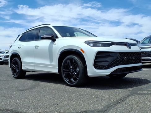 New 2026 Volkswagen Tiguan SE R-Line FWD image 1