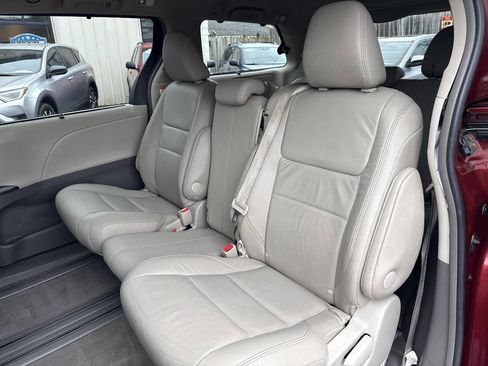 Used 2015 Toyota Sienna XLE 8 Passenger 4dr Mini Van image 19