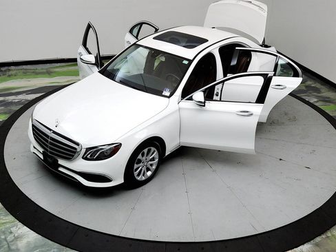 Used 2017 Mercedes-Benz E 300 4MATIC image 36
