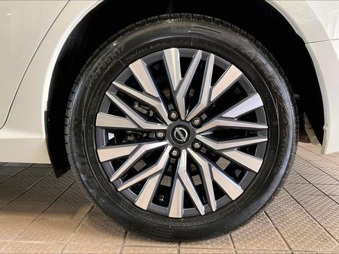 Used 2025 Nissan Altima 2.5 SV AWD/4WD image 32