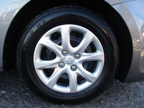 Used 2014 Hyundai Accent GS FWD image 11