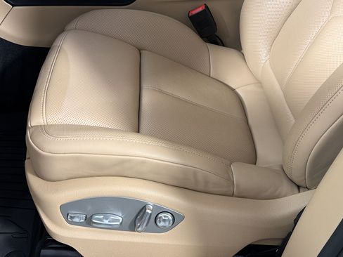 Certified 2026 Porsche Macan AWD/4WD image 13