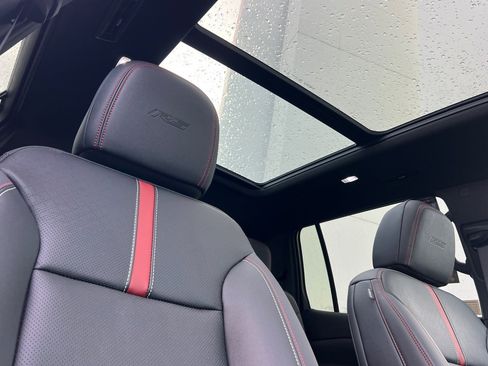 Certified 2024 Chevrolet Traverse RS w/ LPO, Floor Liner Package image 21