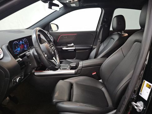 Used 2022 Mercedes-Benz GLA 250 4MATIC w/ Premium Package Lite image 4