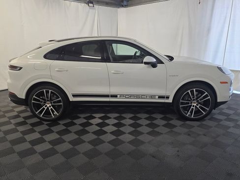 Certified 2025 Porsche Cayenne E-Hybrid Coupe AWD/4WD image 8
