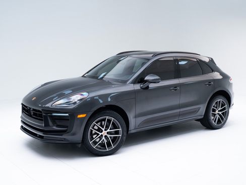 Certified 2026 Porsche Macan AWD/4WD image 1