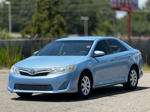 Used 2012 Toyota Camry LE FWD image 6