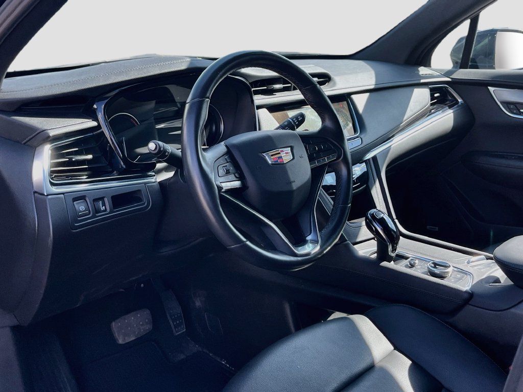 Used 2025 Cadillac XT6 Luxury FWD image 9