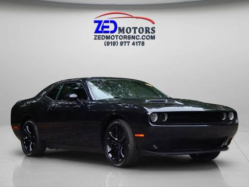 Used 2018 Dodge Challenger SXT Plus image 3