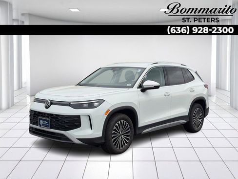 Used 2025 Volkswagen Tiguan S w/ 18" Wheel Package FWD image 1