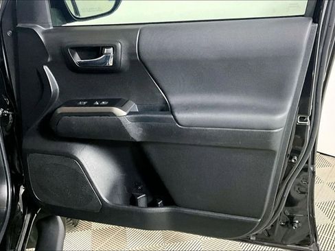 Used 2022 Toyota Tacoma TRD Off-Road image 19