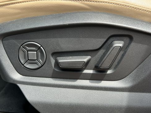 Used 2022 Audi Q8 Premium Plus AWD/4WD image 37