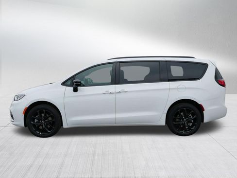 New 2026 Chrysler Pacifica Select w/ S Appearance Package AWD/4WD image 4