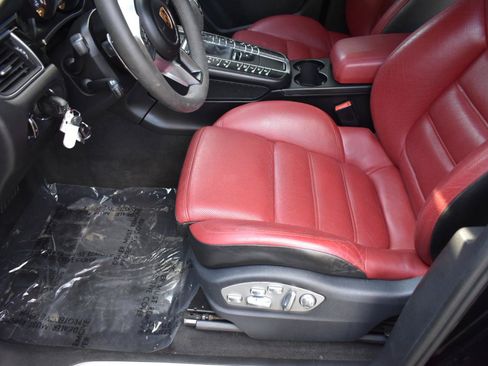 Used 2016 Porsche Macan Turbo AWD/4WD image 23