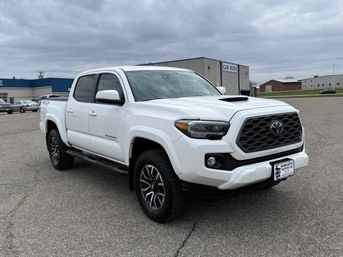 Used 2022 Toyota Tacoma TRD Sport w/ Technology Package AWD/4WD image 2