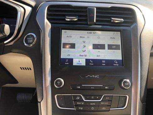 Used 2020 Ford Fusion SE image 28