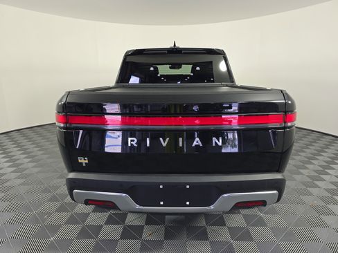 Used 2022 Rivian R1T Adventure image 4