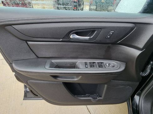 Used 2016 Chevrolet Traverse LT w/ Style and Technology Package FWD image 8