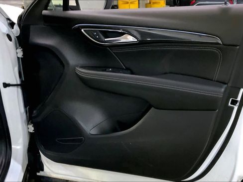 Used 2023 Buick Envision Essence image 23