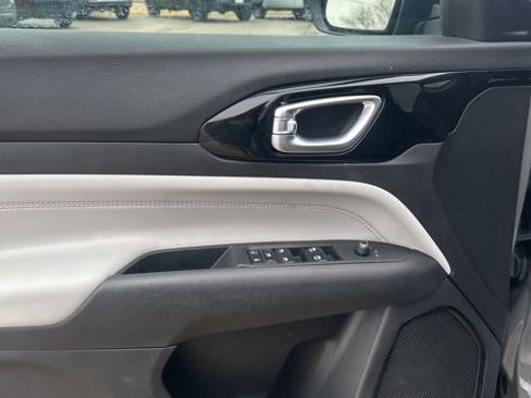 Used 2022 Jeep Compass Limited image 16