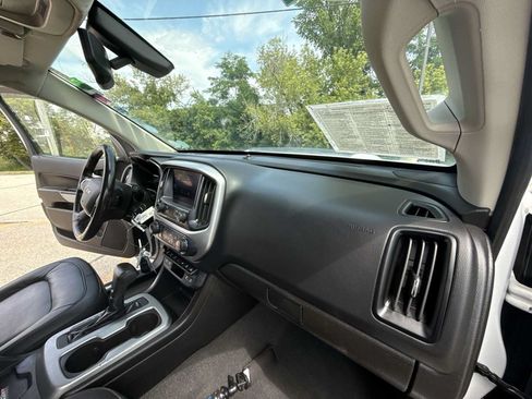 Certified 2019 Chevrolet Colorado ZR2 w/ ZR2 Dusk Special Edition AWD/4WD image 26