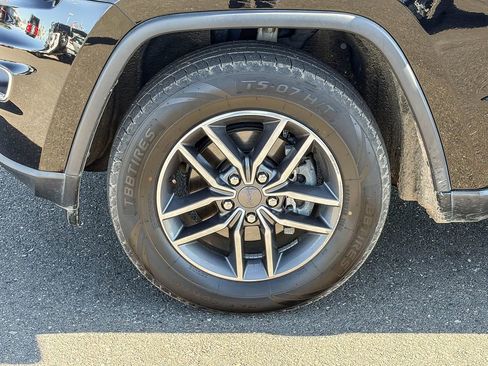 Used 2019 Jeep Grand Cherokee Laredo w/ Laredo X Package image 7