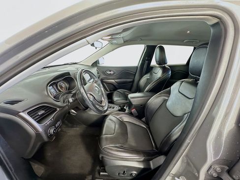 Used 2019 Jeep Cherokee Latitude Plus w/ Cold Weather Group image 20