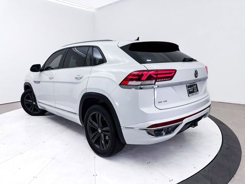 Used 2020 Volkswagen Atlas Cross Sport SE w/ Panoramic Sunroof Package image 2