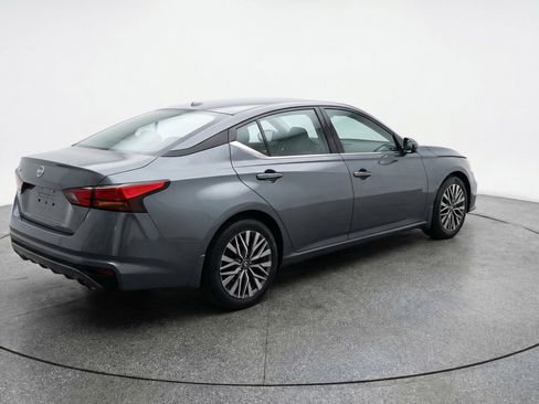 Used 2025 Nissan Altima 2.5 SV image 9