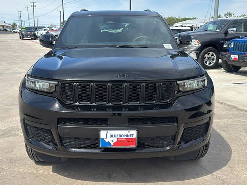 Certified 2024 Jeep Grand Cherokee L Altitude image 2