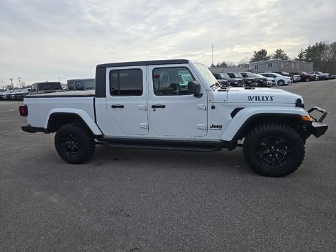 Certified 2023 Jeep Gladiator Willys image 9